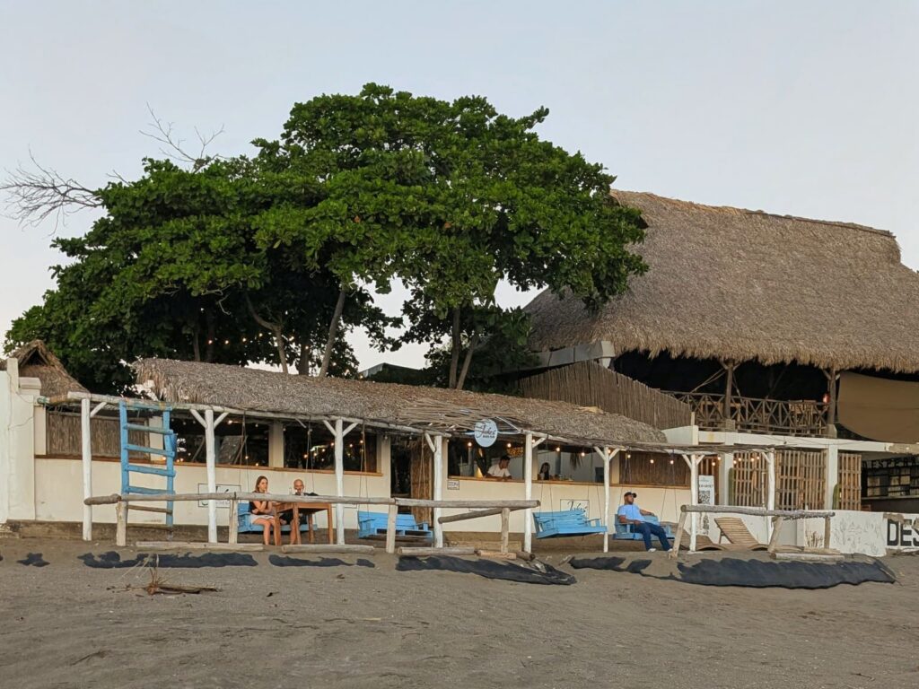 Beachfront Hotel Las Penitas - Jake's restaurant and bar from the beach